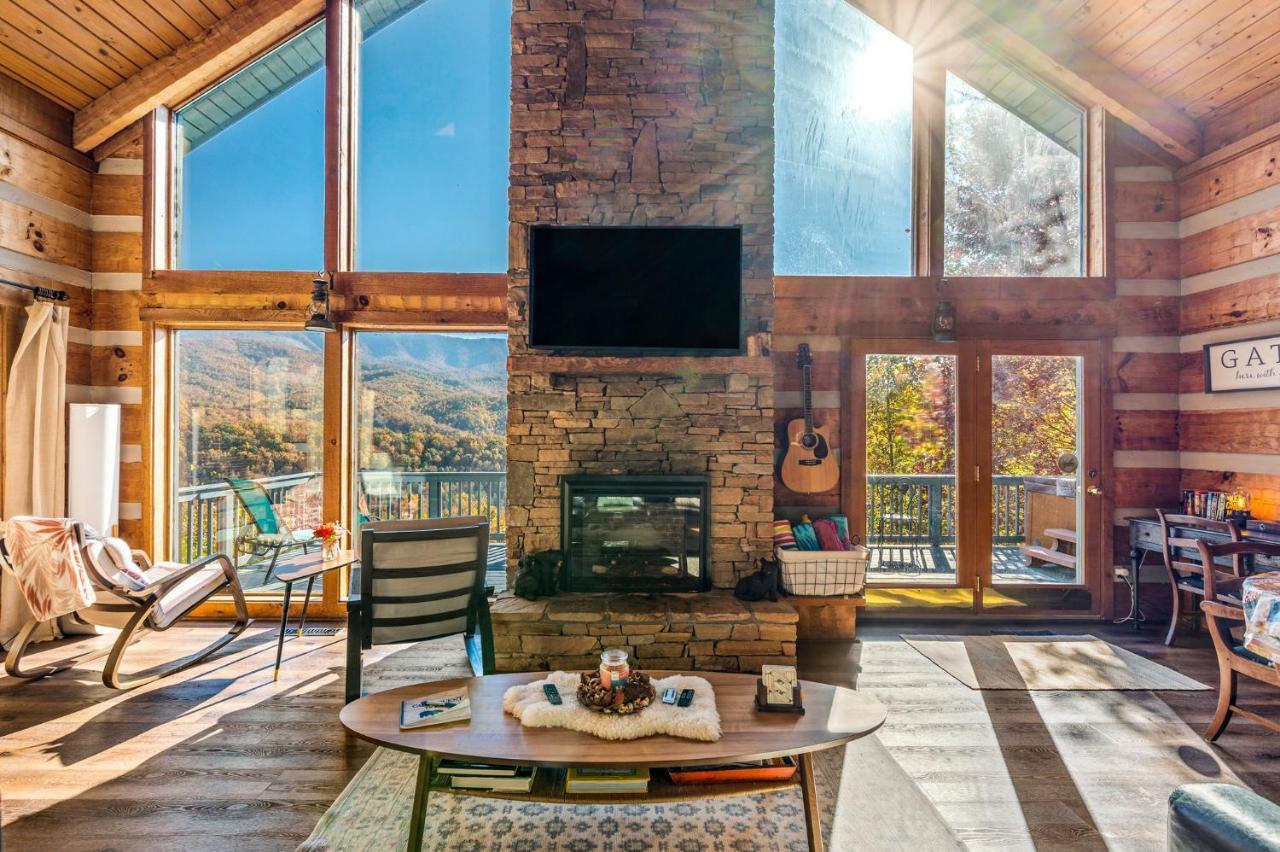 Barenberg Cabin - Secluded Unobstructed Panoramic Smoky Mountains View With Two Master Suites, Loft Game Room, And Hot Tub 개틀린버그 외부 사진