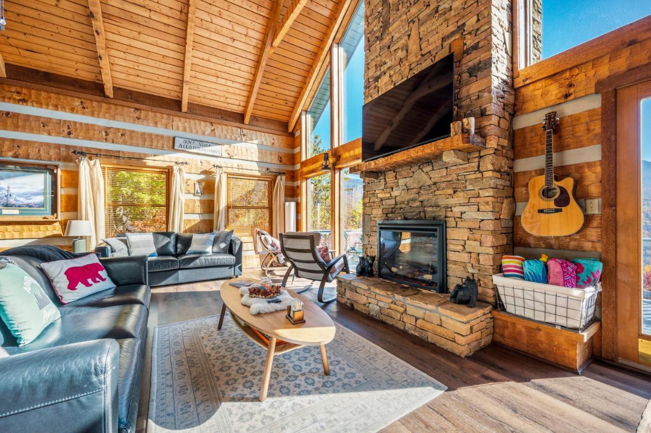 Barenberg Cabin - Secluded Unobstructed Panoramic Smoky Mountains View With Two Master Suites, Loft Game Room, And Hot Tub 개틀린버그 외부 사진
