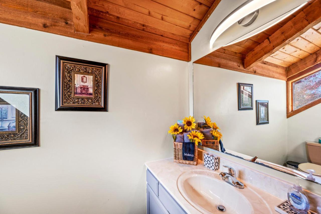 Barenberg Cabin - Secluded Unobstructed Panoramic Smoky Mountains View With Two Master Suites, Loft Game Room, And Hot Tub 개틀린버그 외부 사진