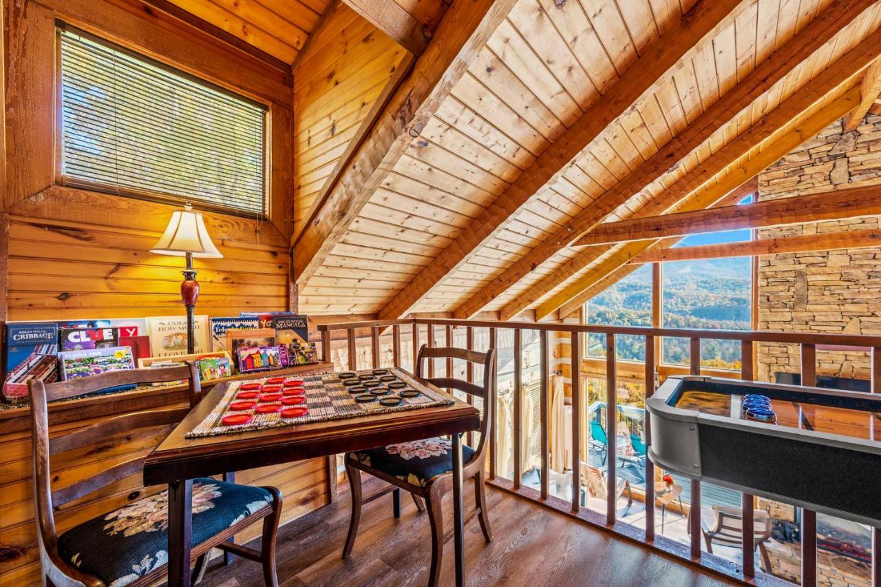 Barenberg Cabin - Secluded Unobstructed Panoramic Smoky Mountains View With Two Master Suites, Loft Game Room, And Hot Tub 개틀린버그 외부 사진