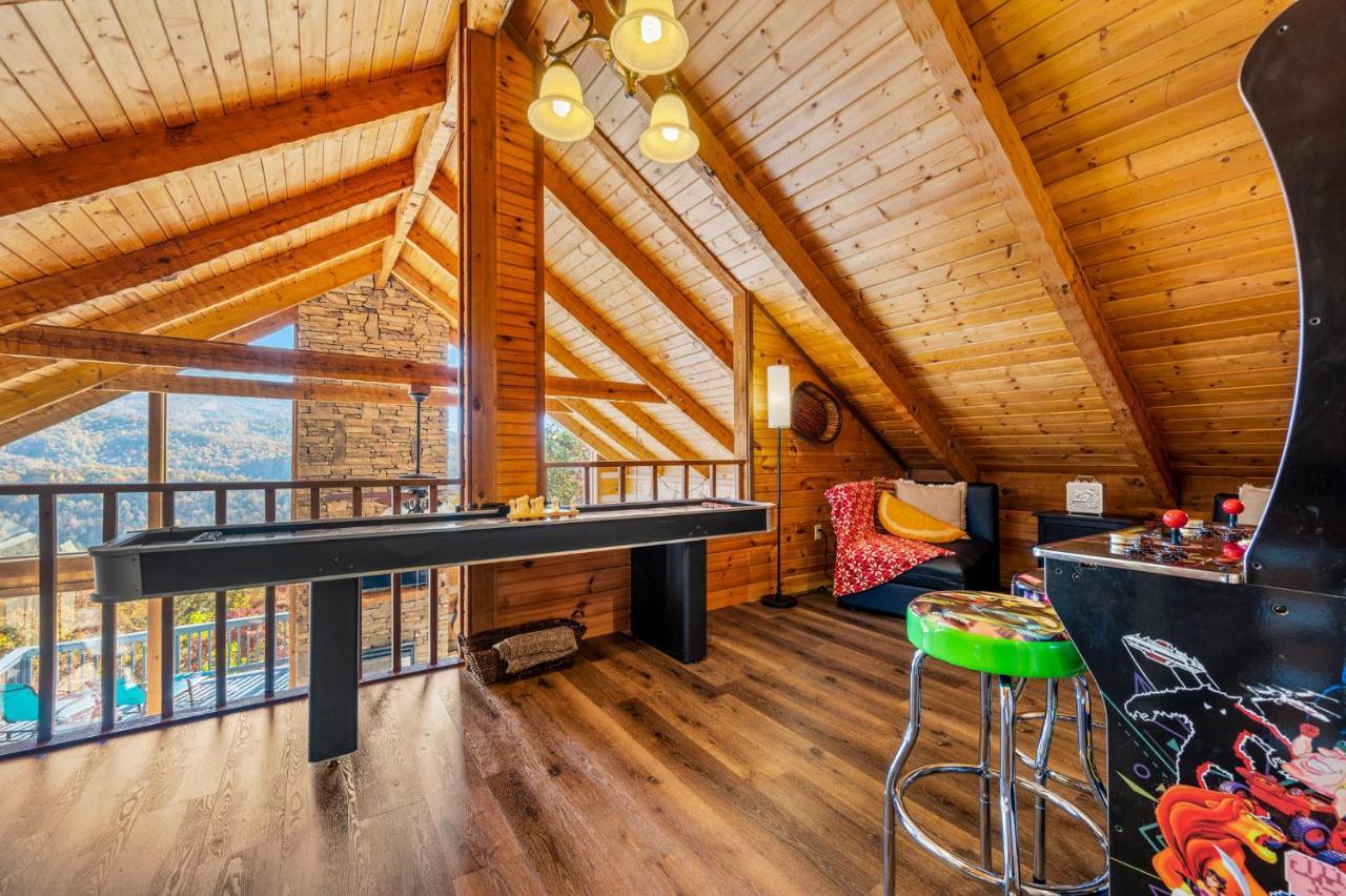 Barenberg Cabin - Secluded Unobstructed Panoramic Smoky Mountains View With Two Master Suites, Loft Game Room, And Hot Tub 개틀린버그 외부 사진
