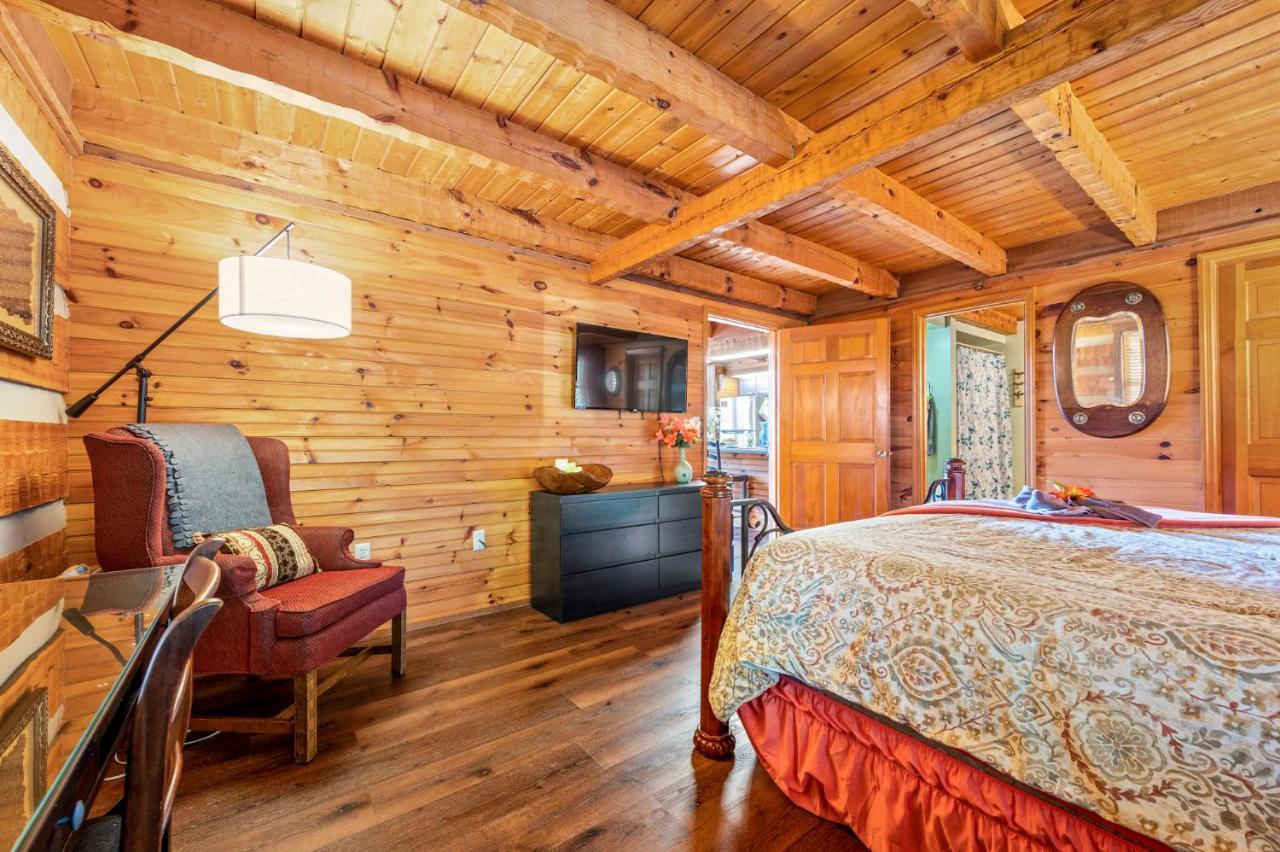 Barenberg Cabin - Secluded Unobstructed Panoramic Smoky Mountains View With Two Master Suites, Loft Game Room, And Hot Tub 개틀린버그 외부 사진